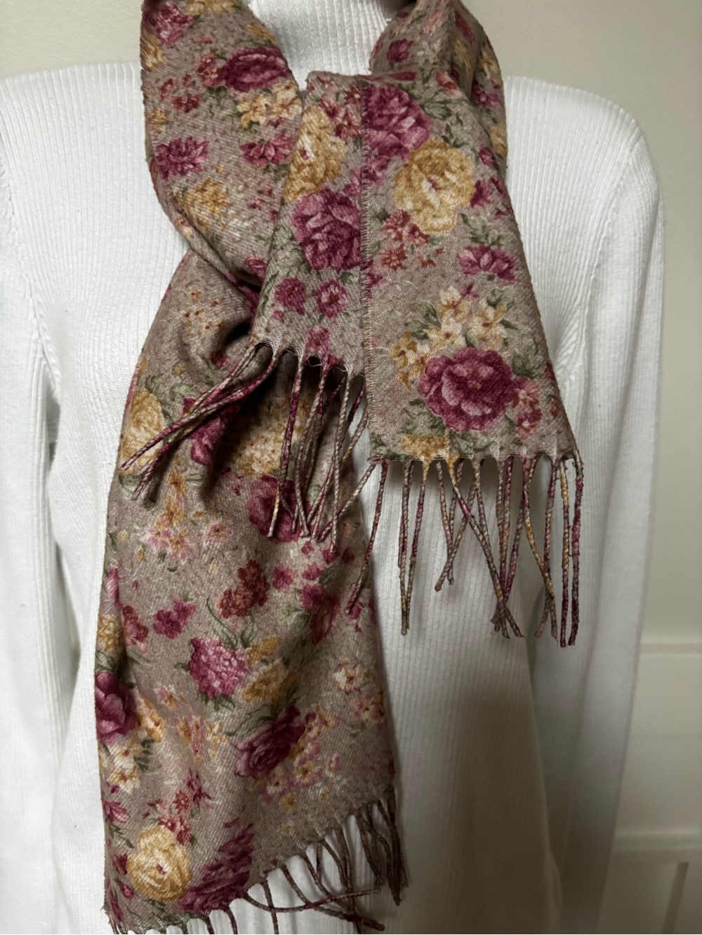 V. Fraas
Cashmink Floral Fringe Winter Scarf in Mauve and Gold